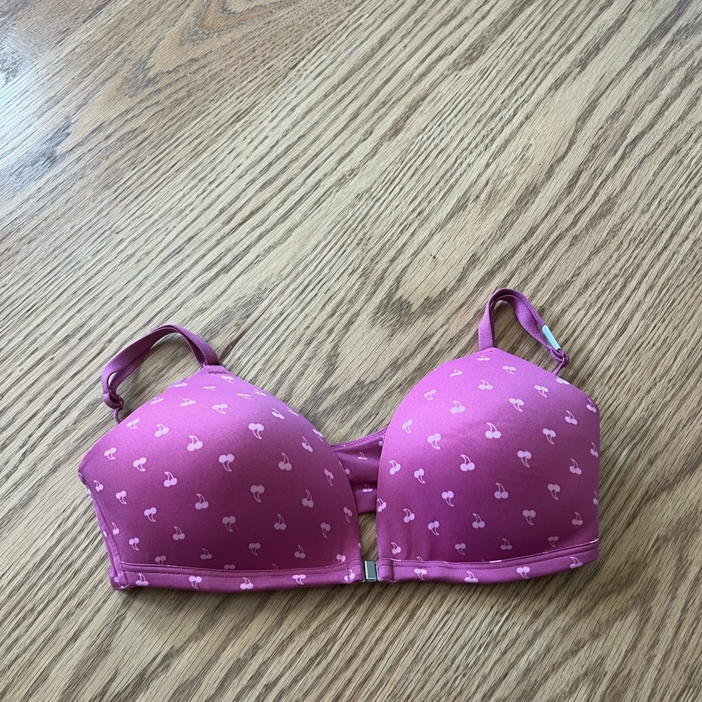 Victoria’s Secret front close magnetic bra